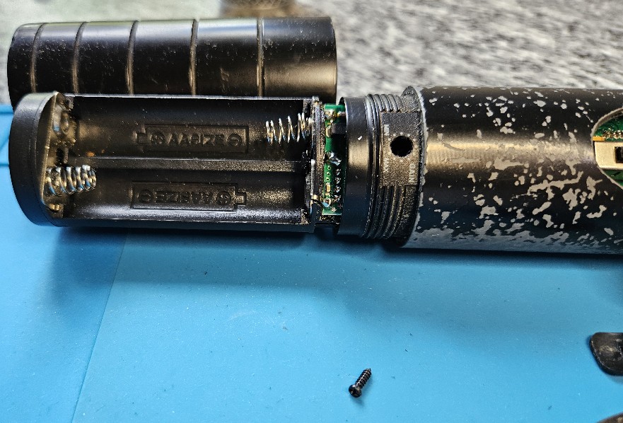 mikr.WS1000MC-2.Odkręcona_komora_baterii.jpg mikr.WS1000MC-2.Odkręcona_komora_baterii.jpg